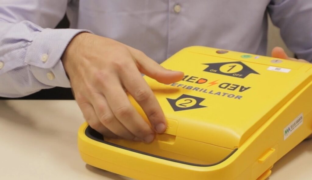 Desfibrilação precoce: fatores que influenciam o tempo até o primeiro choque